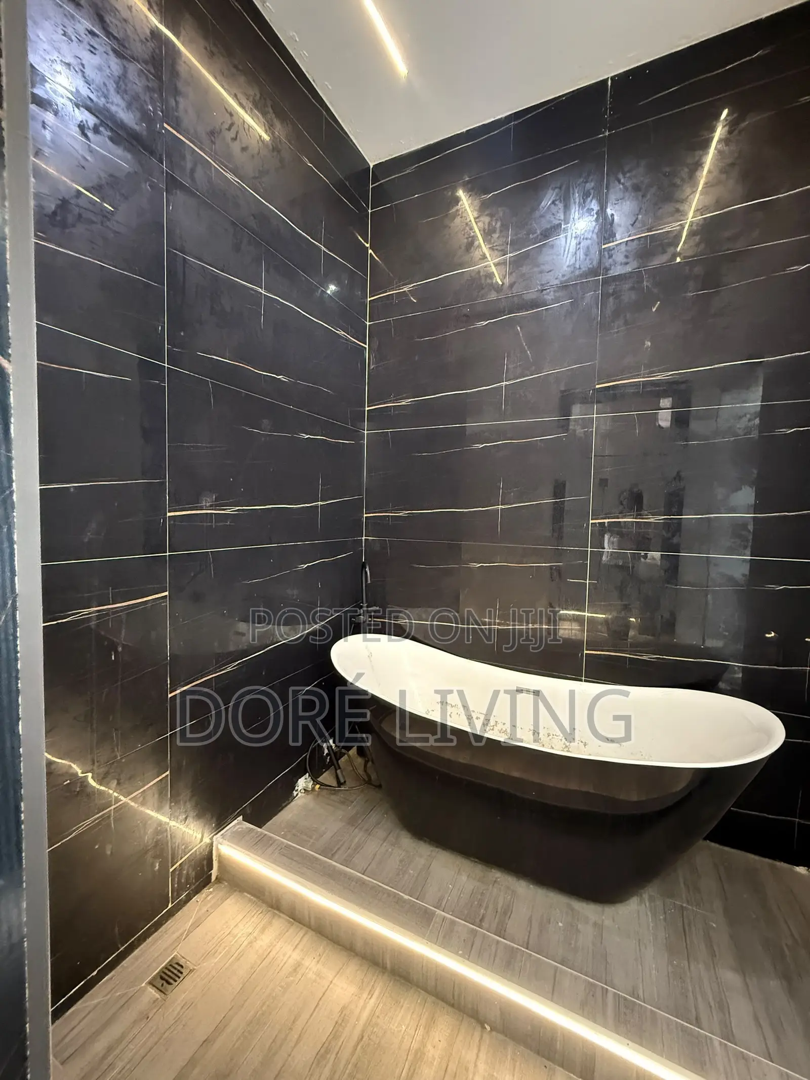 5bdrm Duplex in Ikota for sale in Ikota