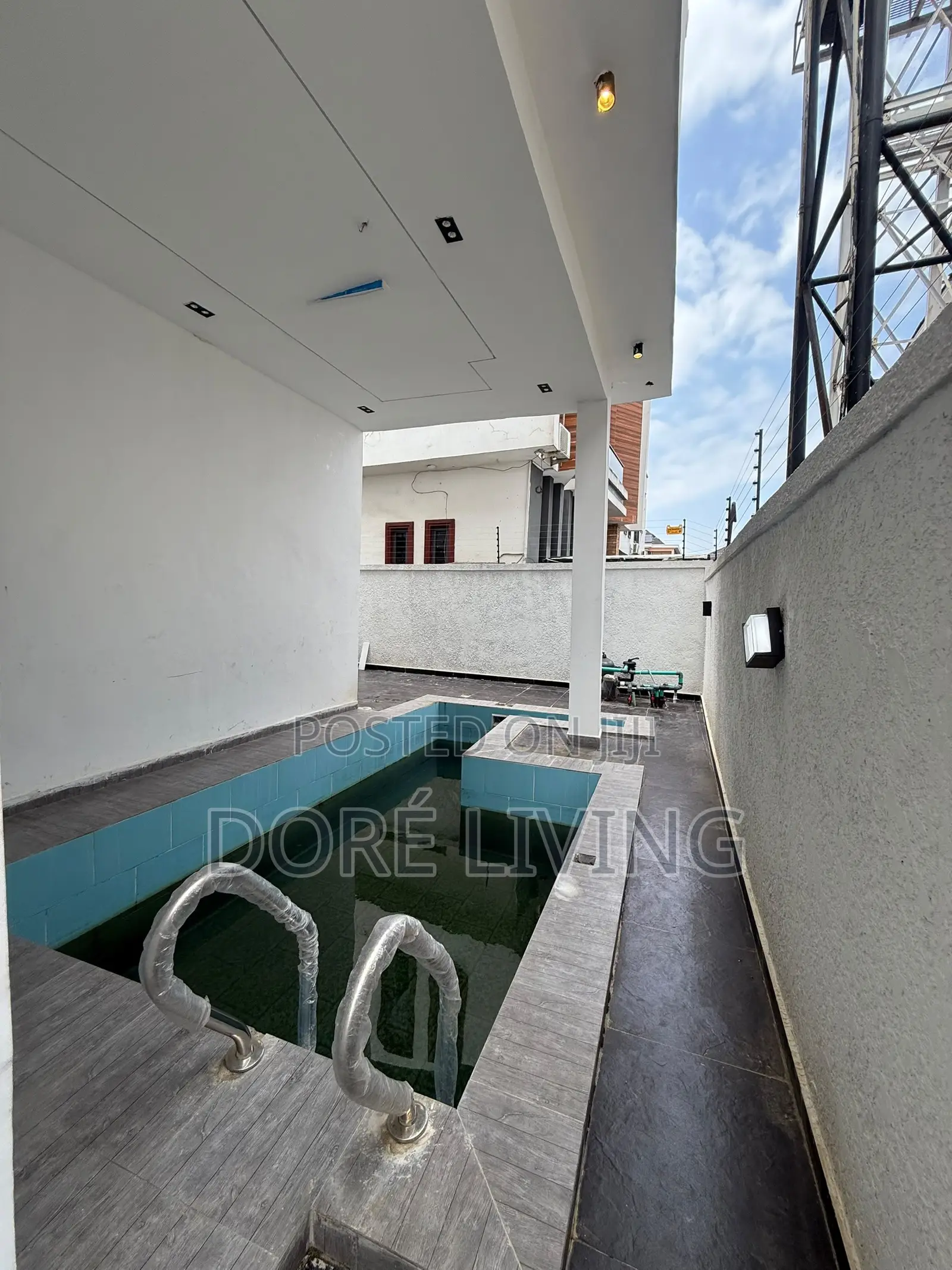 5bdrm Duplex in Ikota for sale in Ikota