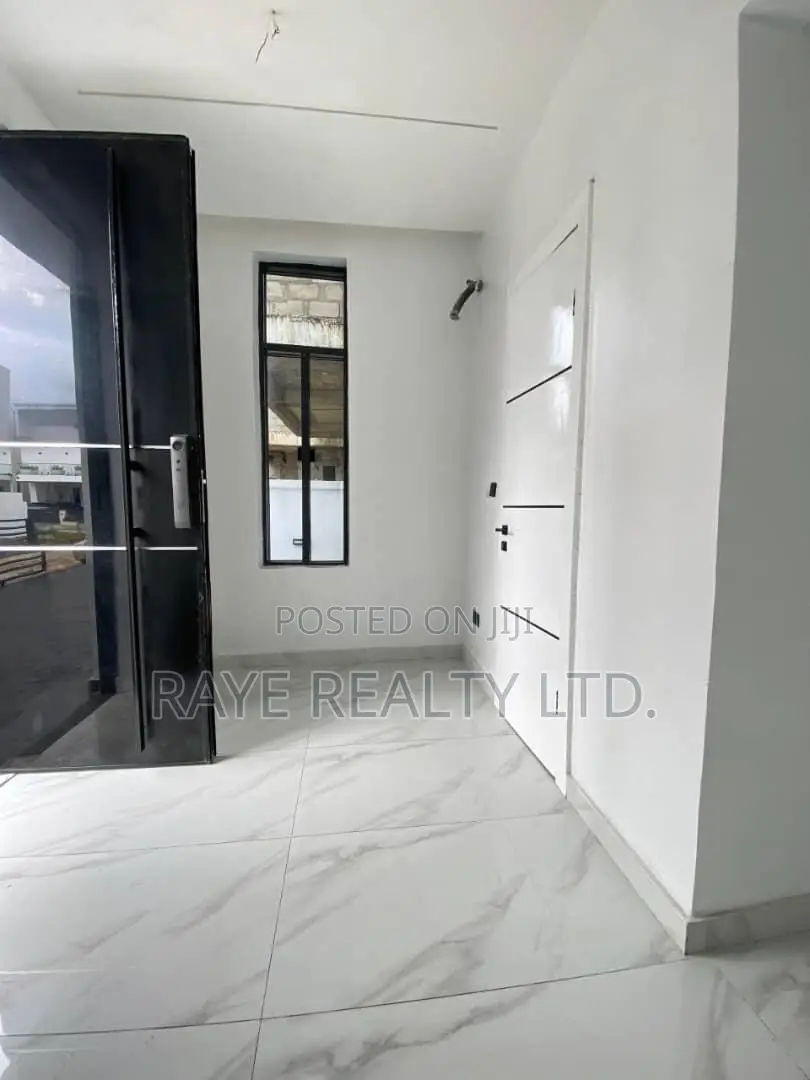 5bdrm Duplex in Chevron for sale in Chevron