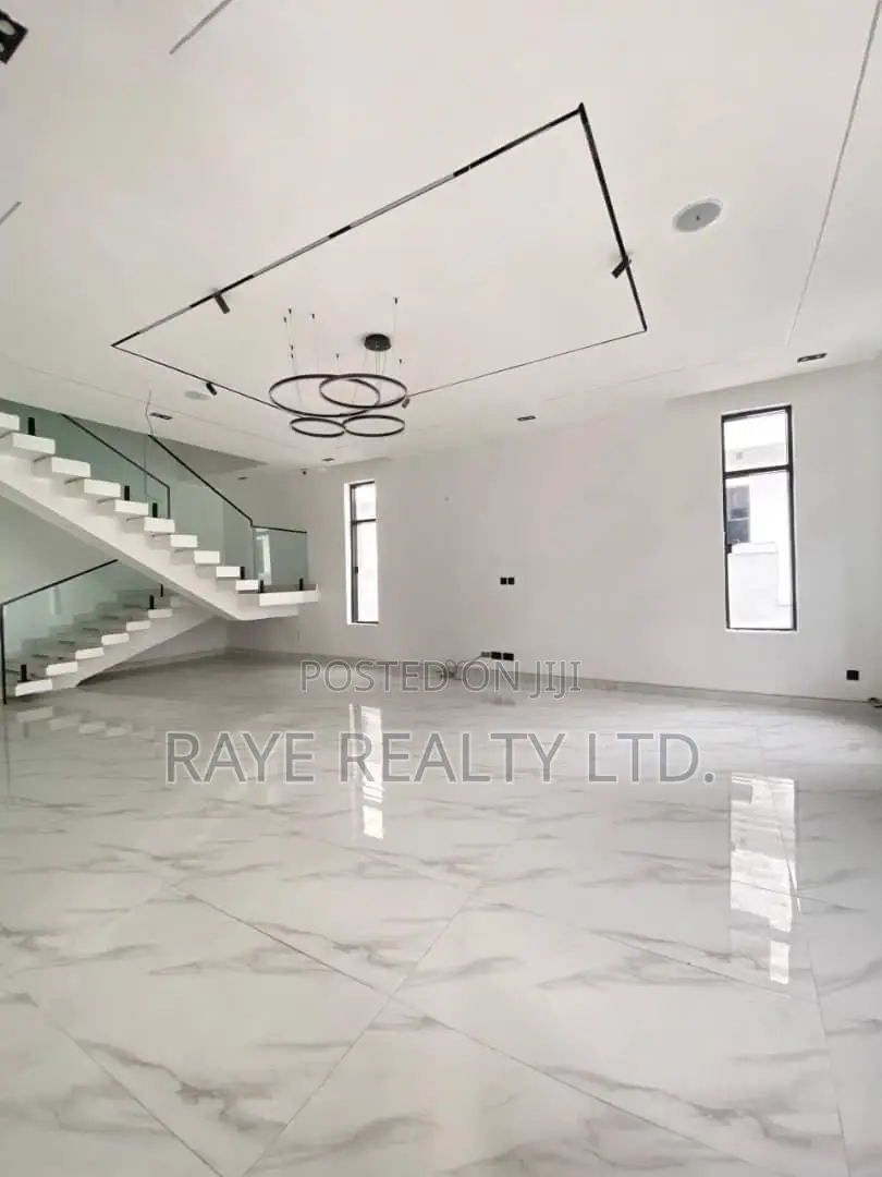 5bdrm Duplex in Chevron for sale in Chevron