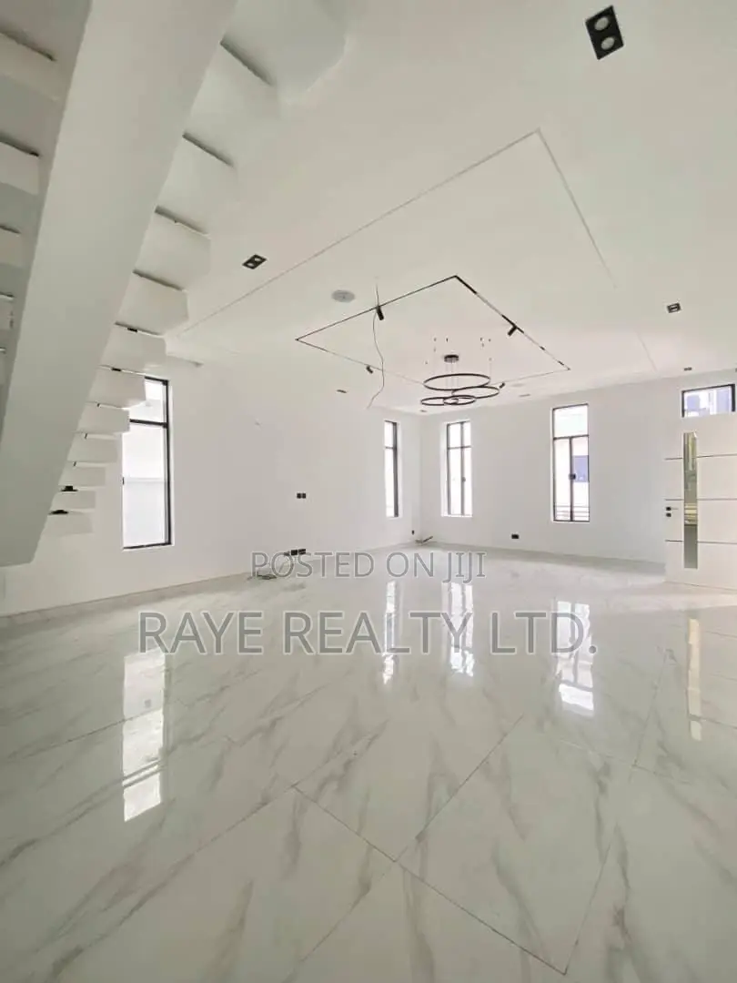 5bdrm Duplex in Chevron for sale in Chevron