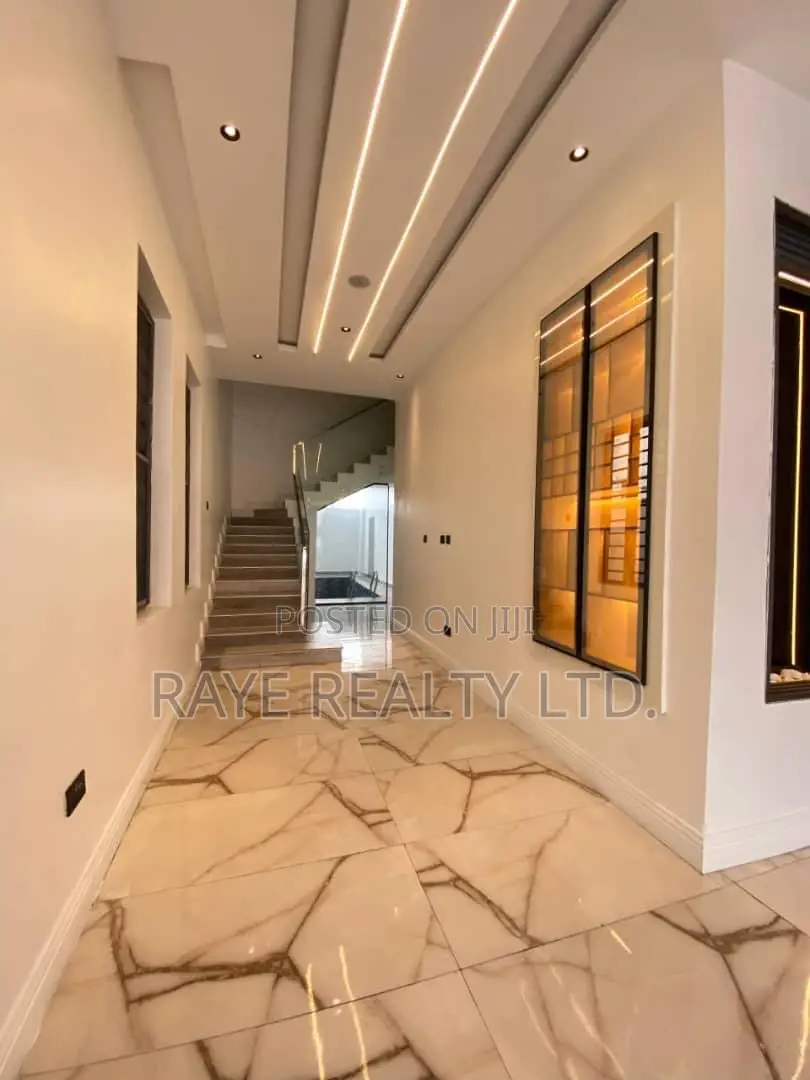 5bdrm Duplex in Chevron for sale in Chevron