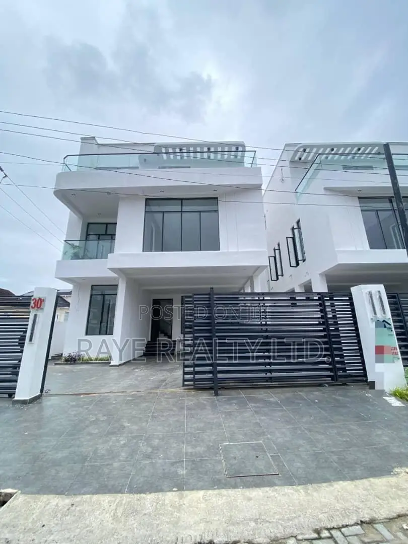 5bdrm Duplex in Chevron for sale in Chevron