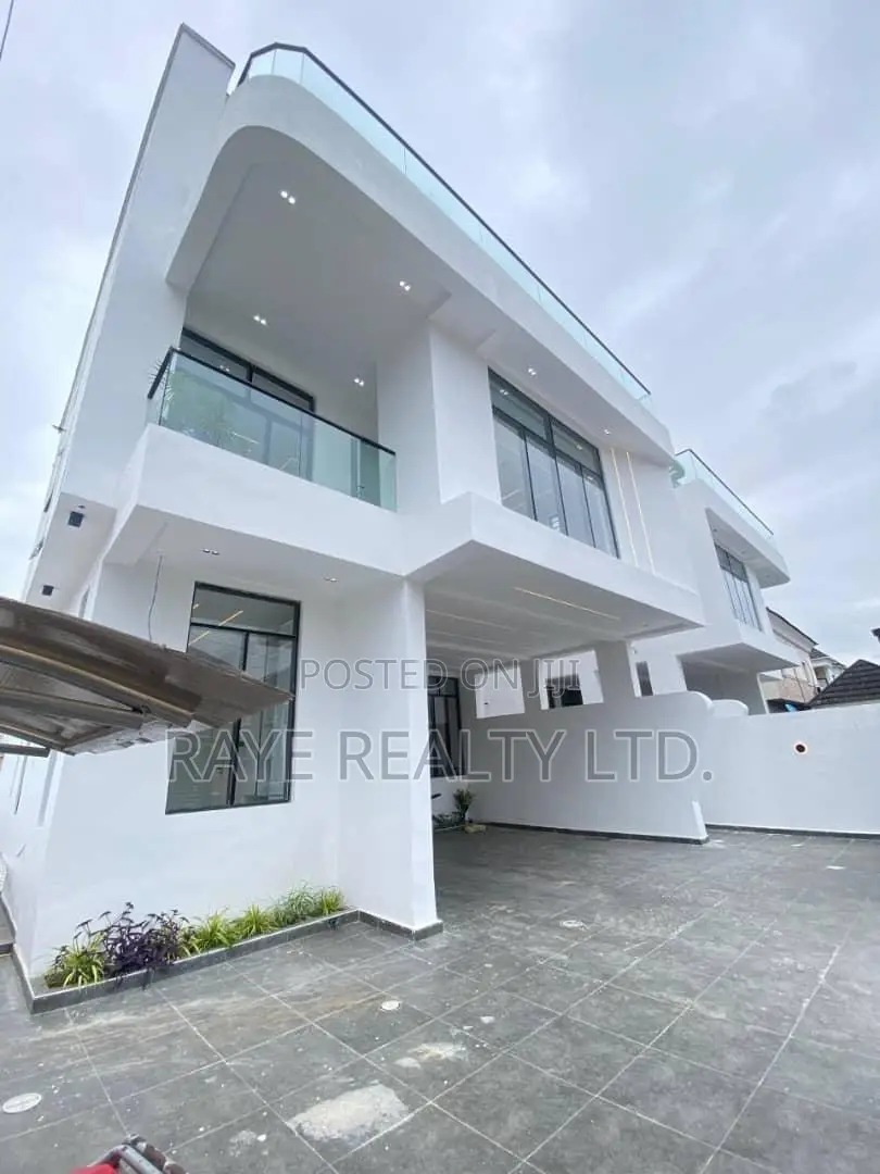 5bdrm Duplex in Chevron for sale in Chevron