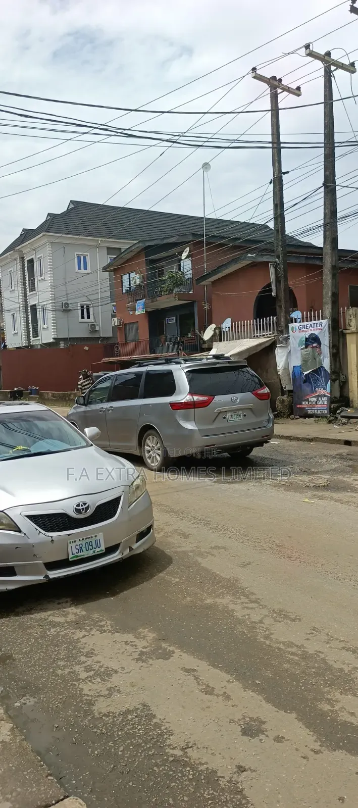 3bdrm Block of Flats in Ikorodu Road / Shomolu for sale in Ikorodu Road / Shomolu