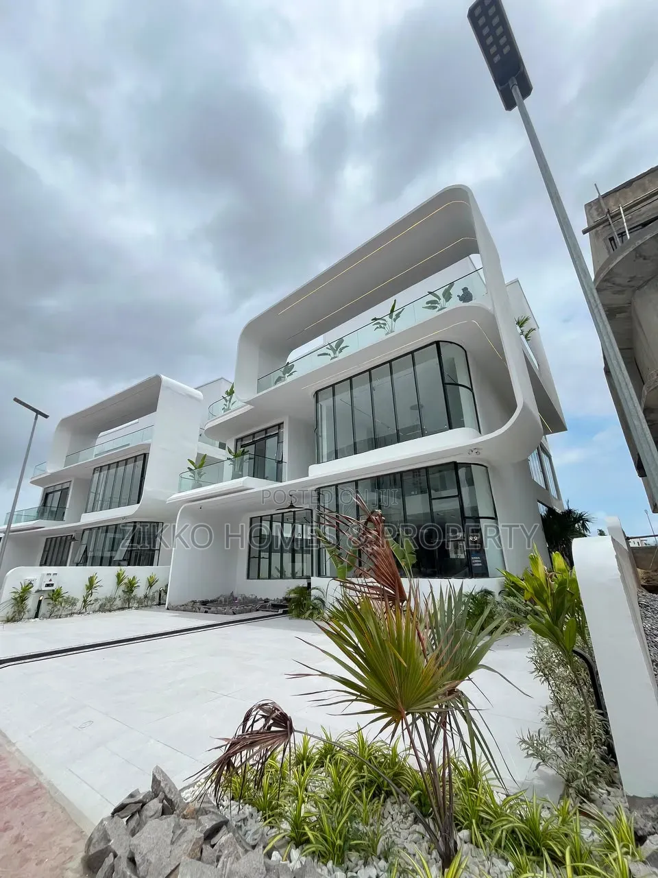 5bdrm Duplex in Osapa London, Lekki Phase 1 for sale in Lekki Phase 1