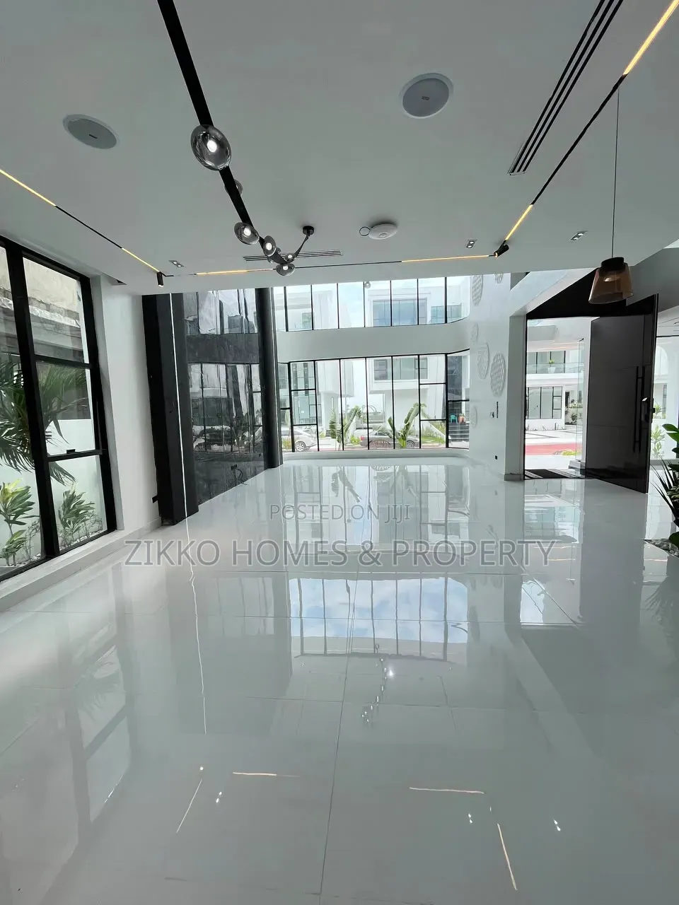 5bdrm Duplex in Osapa London, Lekki Phase 1 for sale in Lekki Phase 1