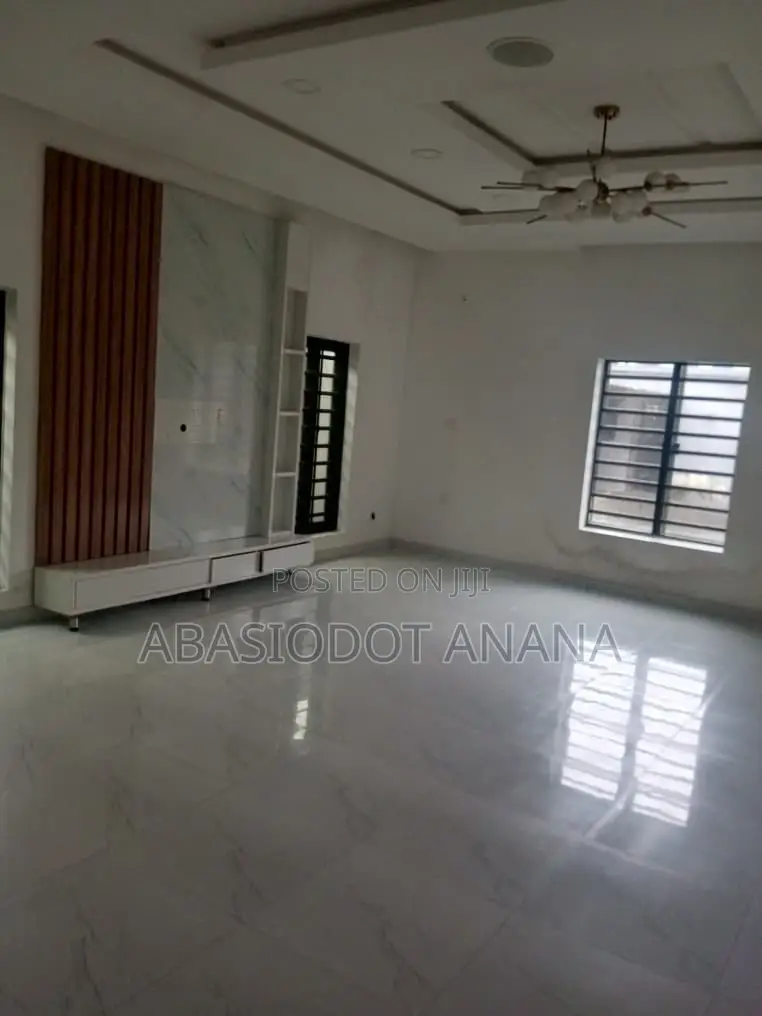 4bdrm Duplex in Ewethousing Estate, Uyo for rent in Uyo