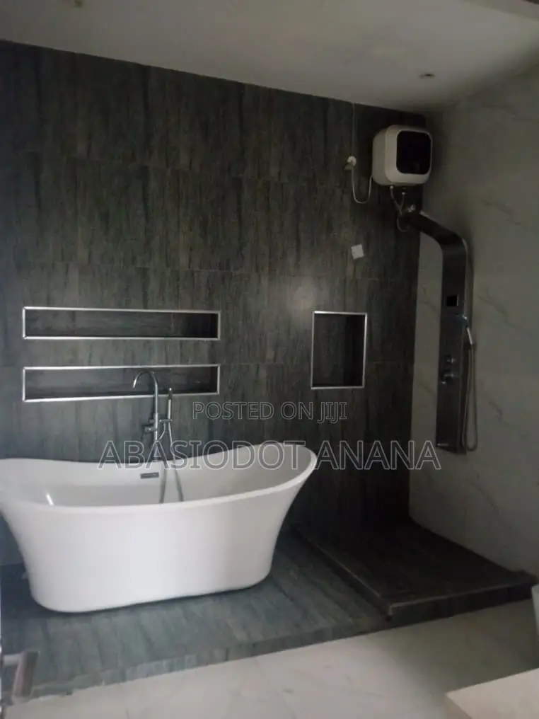 4bdrm Duplex in Ewethousing Estate, Uyo for rent in Uyo
