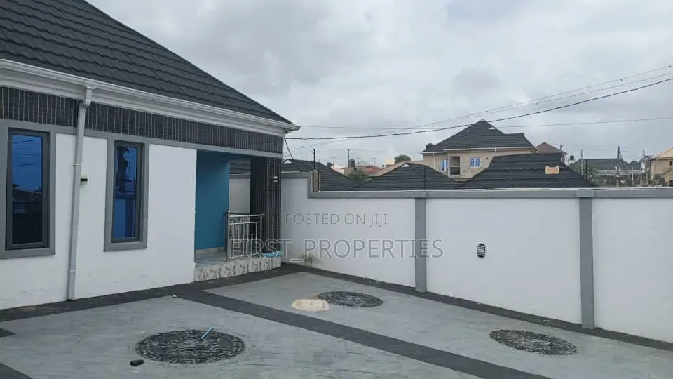 3bdrm Bungalow in Hassan Blocks Off, Akala Express for sale in Akala Express