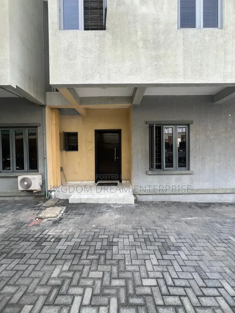 4bdrm Apartment in Kunsela Road Ikate for rent in Ikate