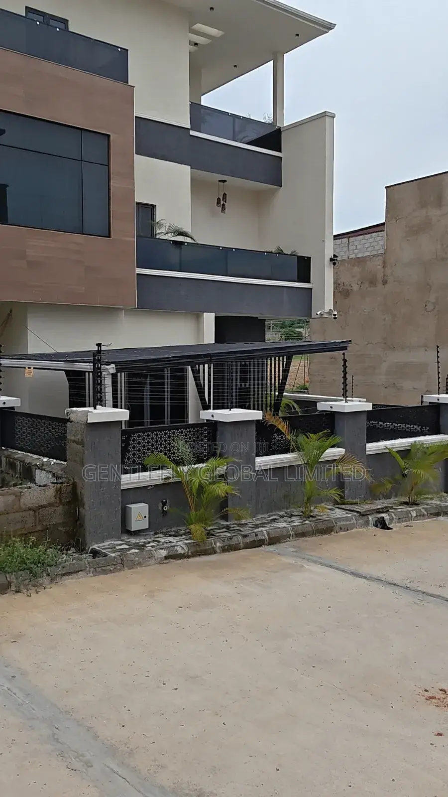 4bdrm Duplex in 5Th Avenue Estate for sale in Idu