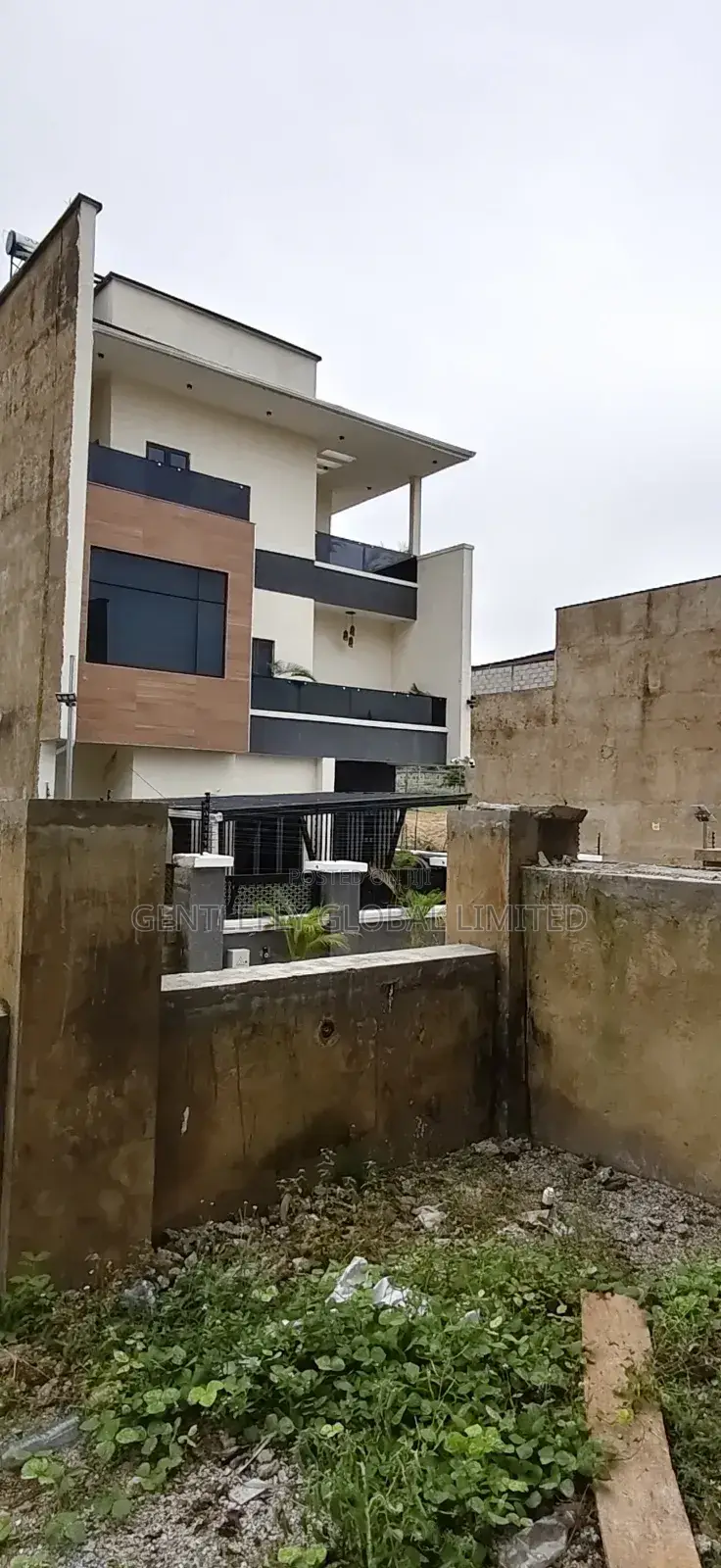 4bdrm Duplex in 5Th Avenue Estate for sale in Idu
