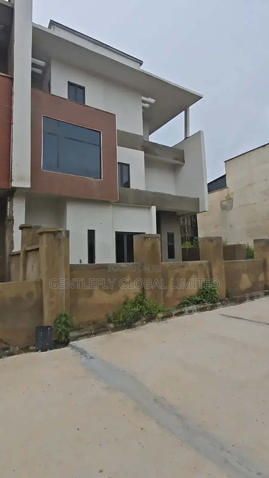 4bdrm Duplex in 5Th Avenue Estate for sale in Idu