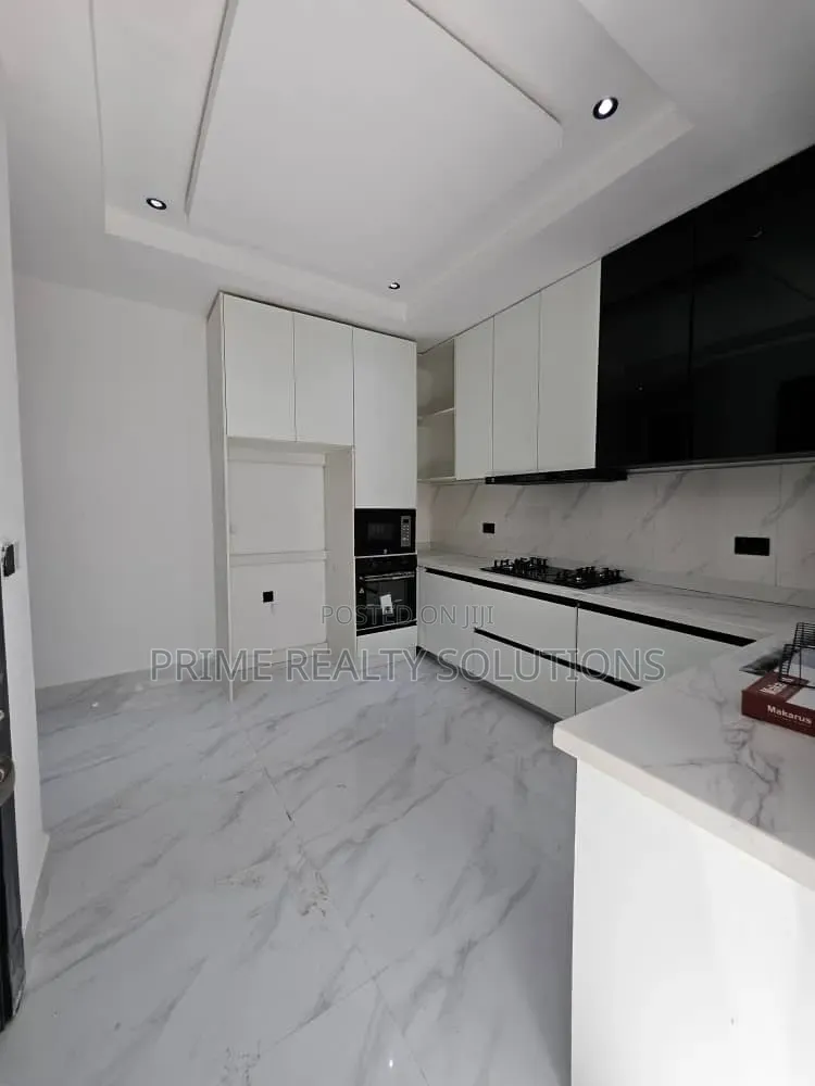 4bdrm Duplex in Lekki Phase 1 for rent in Lekki Phase 1