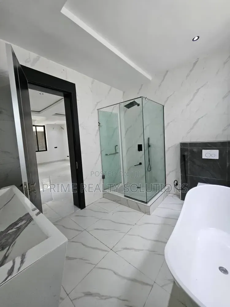 4bdrm Duplex in Lekki Phase 1 for rent in Lekki Phase 1