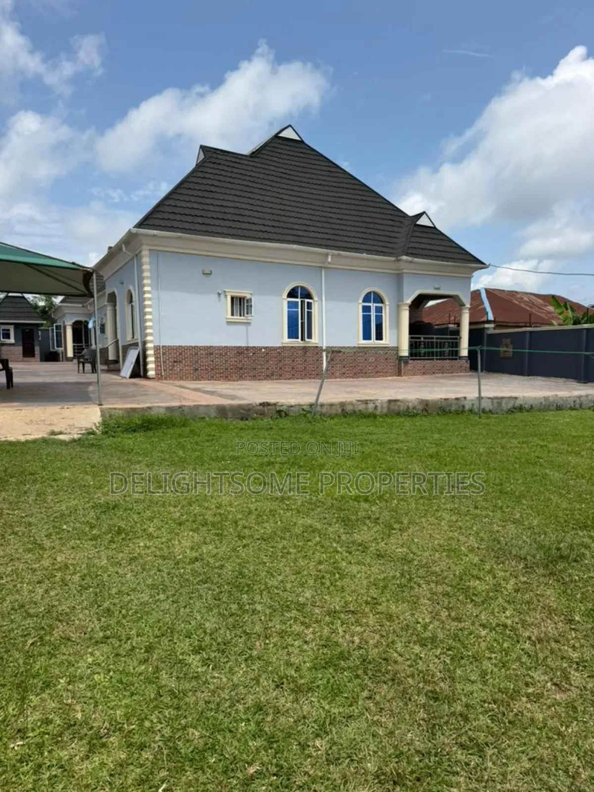 5bdrm Block of Flats in Akala Express, Oluyole Estate for sale in Oluyole Estate