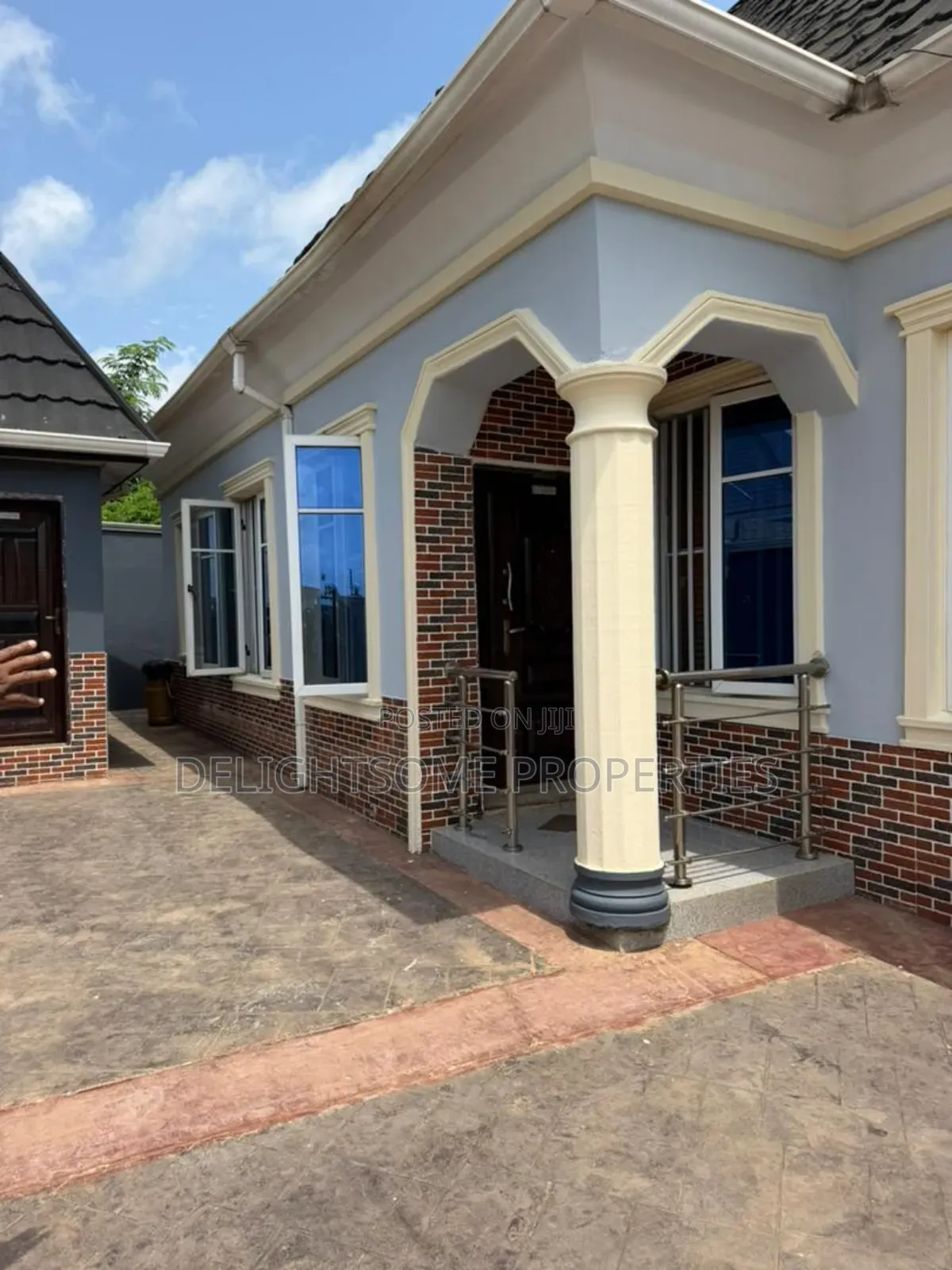 5bdrm Block of Flats in Akala Express, Oluyole Estate for sale in Oluyole Estate