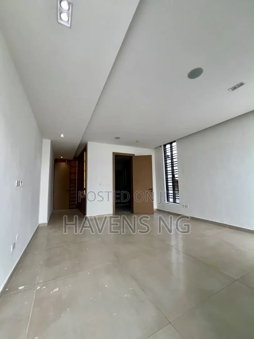5bdrm Duplex in Lekki Phase 1 for sale in Lekki Phase 1