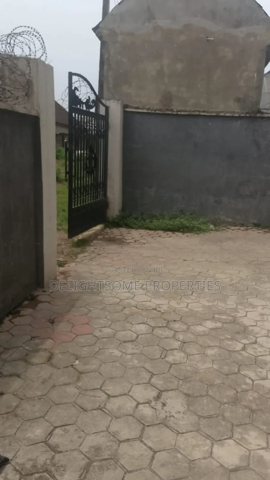 2bdrm Block of Flats in Ajimobi Estate, Idishin for sale in Idishin