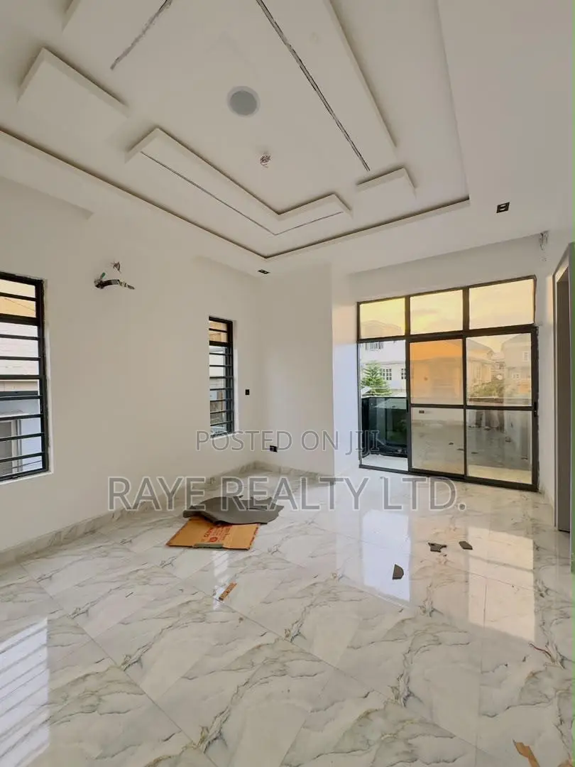 5bdrm Duplex in Adeniyi Jones for sale in Adeniyi Jones