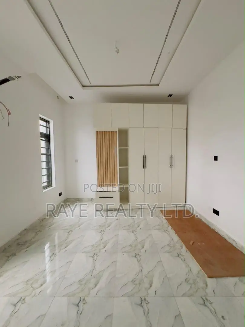 5bdrm Duplex in Adeniyi Jones for sale in Adeniyi Jones