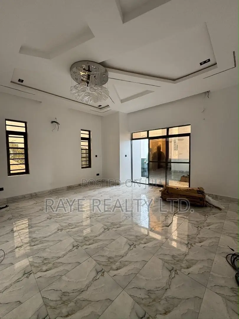 5bdrm Duplex in Adeniyi Jones for sale in Adeniyi Jones