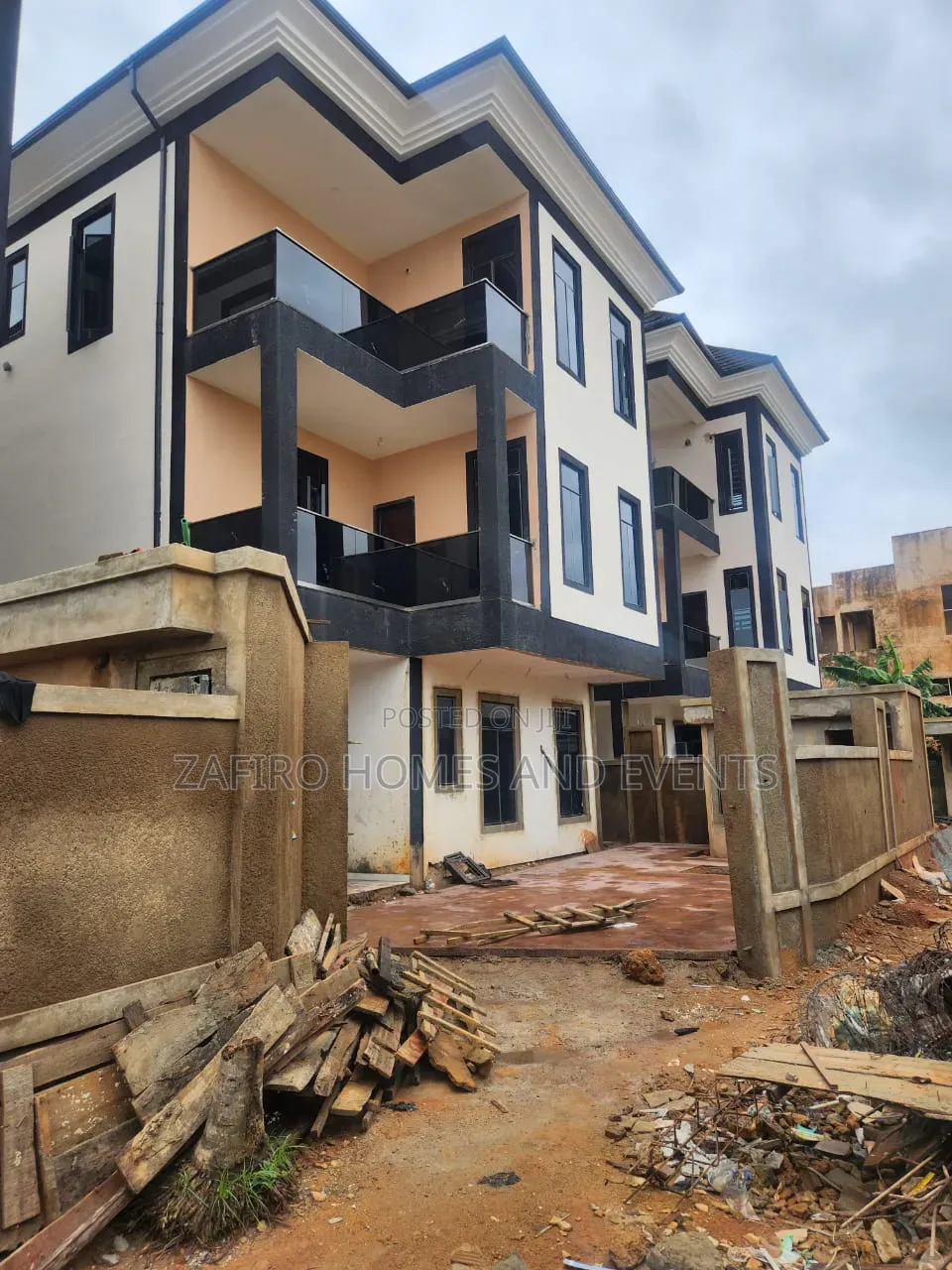 7bdrm Duplex in Magodo Phase 2 for sale in GRA Phase 2 Shangisha
