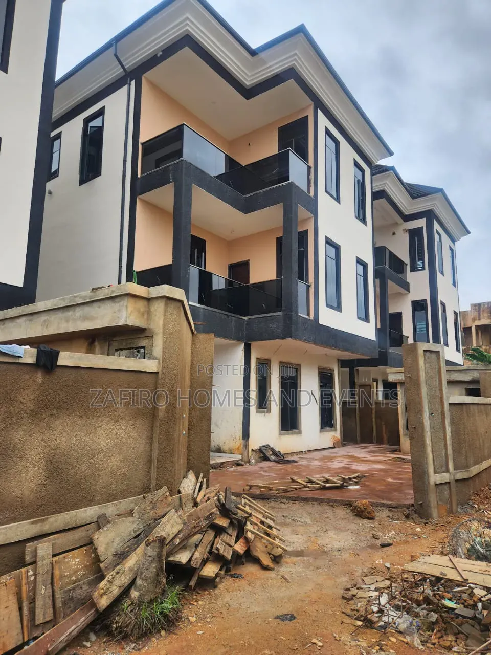 7bdrm Duplex in Magodo Phase 2 for sale in GRA Phase 2 Shangisha