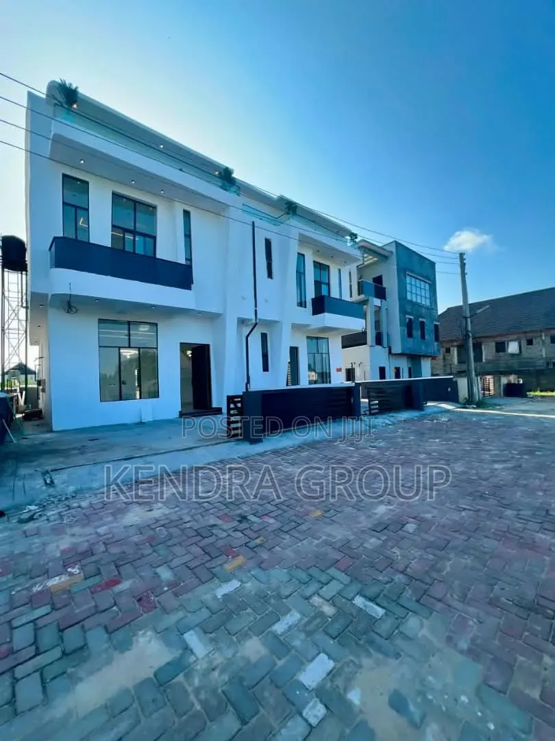 4bdrm Duplex in Lbs Sangotedo for sale in Sangotedo