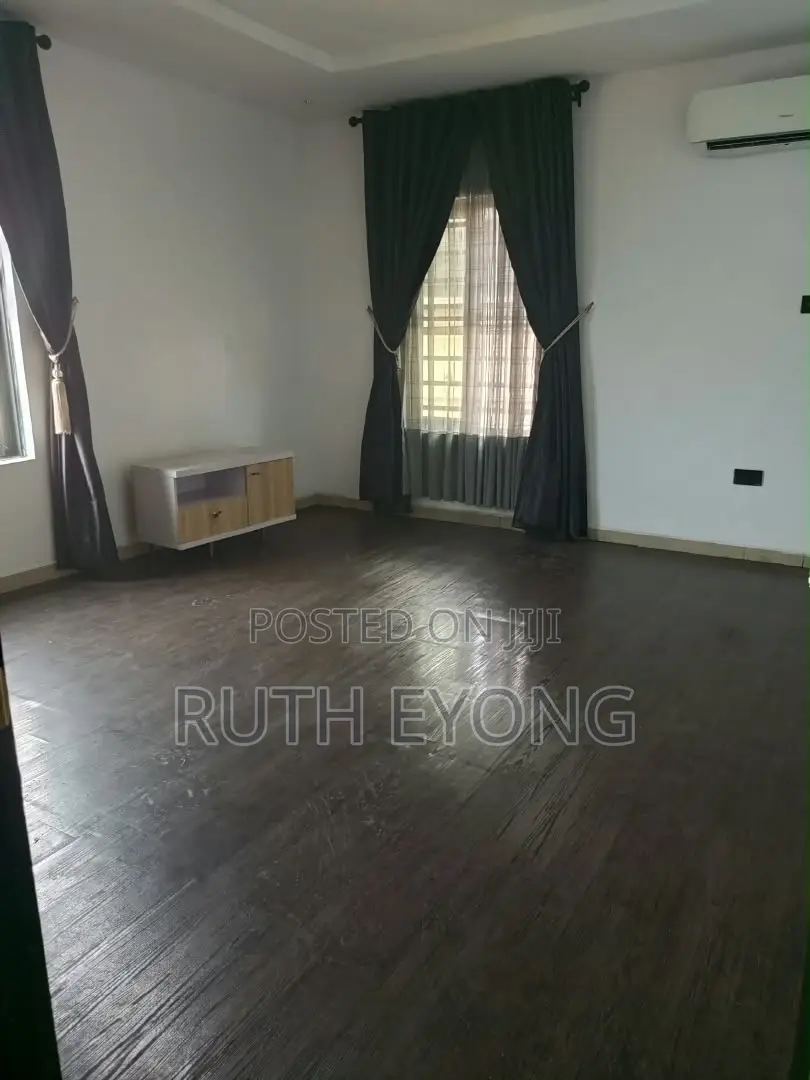 3bdrm Bedsitter in Lekki Phase 1 for rent in Lekki Phase 1
