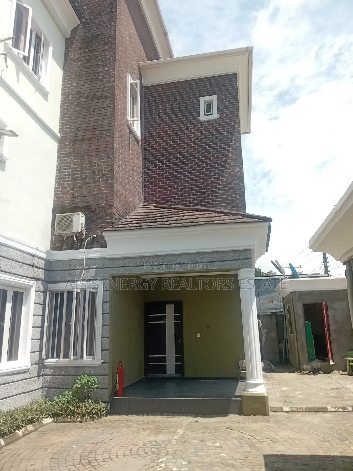 4bdrm Townhouse / Terrace in Osapa london for rent in Osapa london