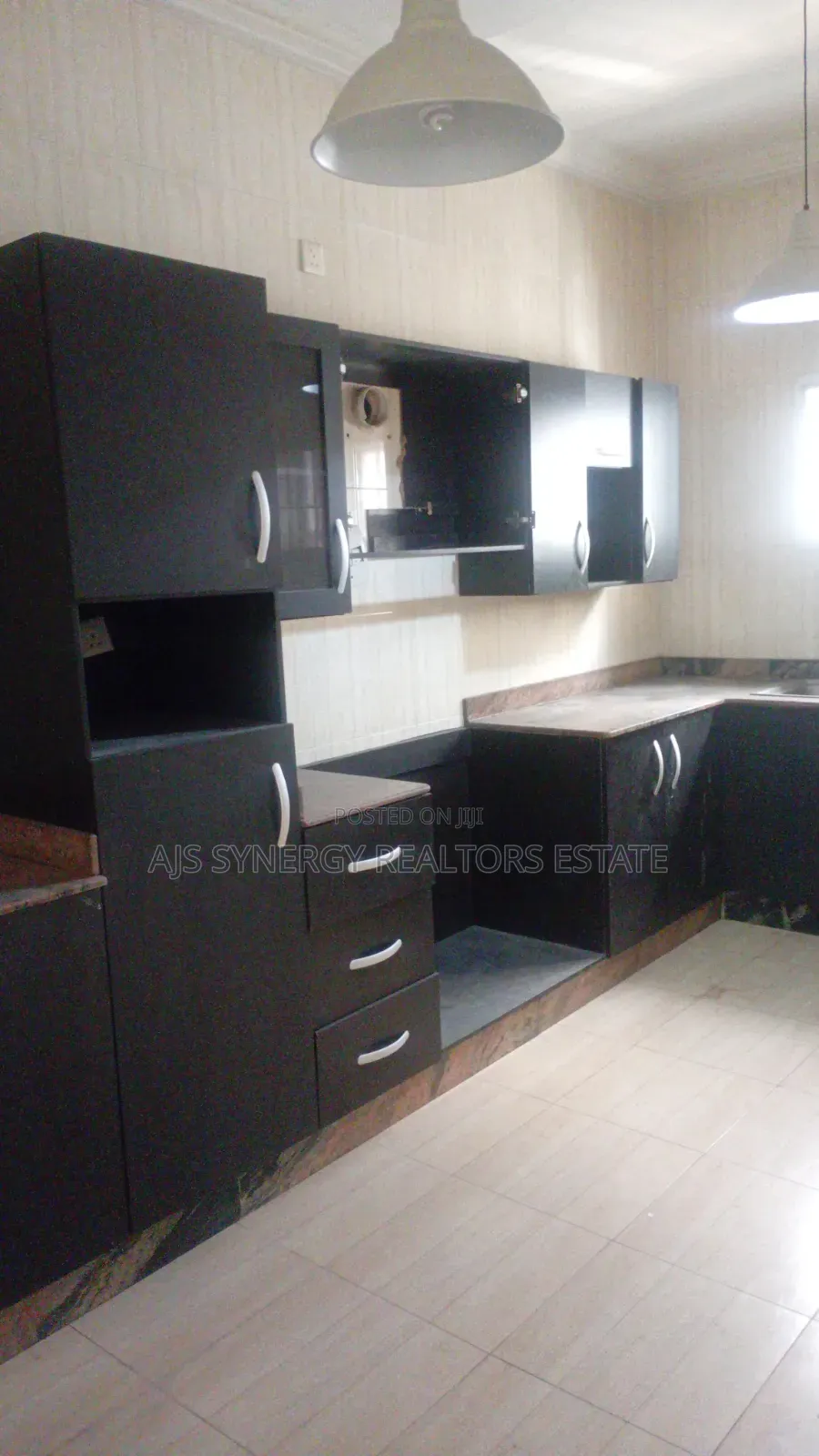 4bdrm Townhouse / Terrace in Osapa london for rent in Osapa london