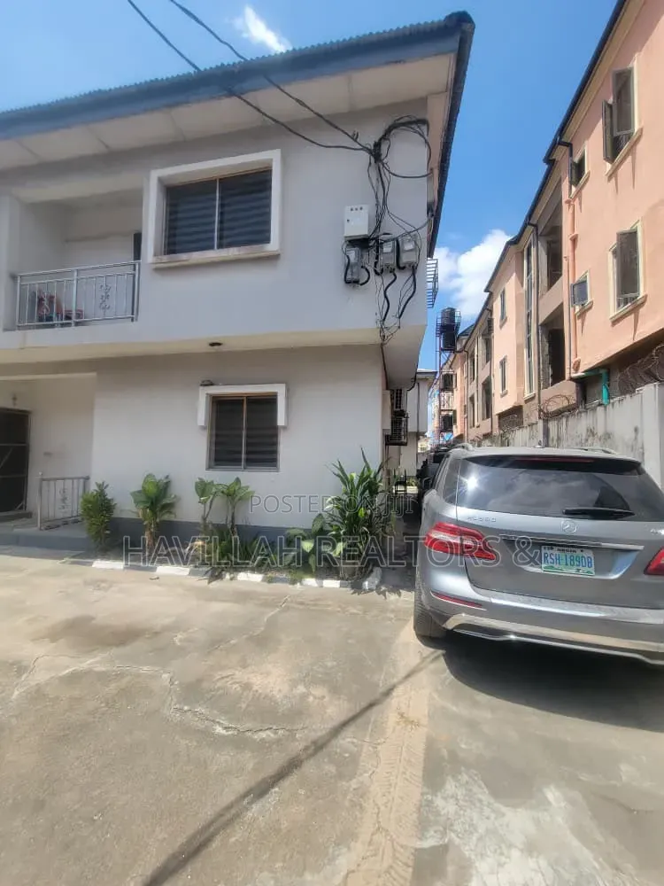 12bdrm Duplex in Okota for sale in Okota