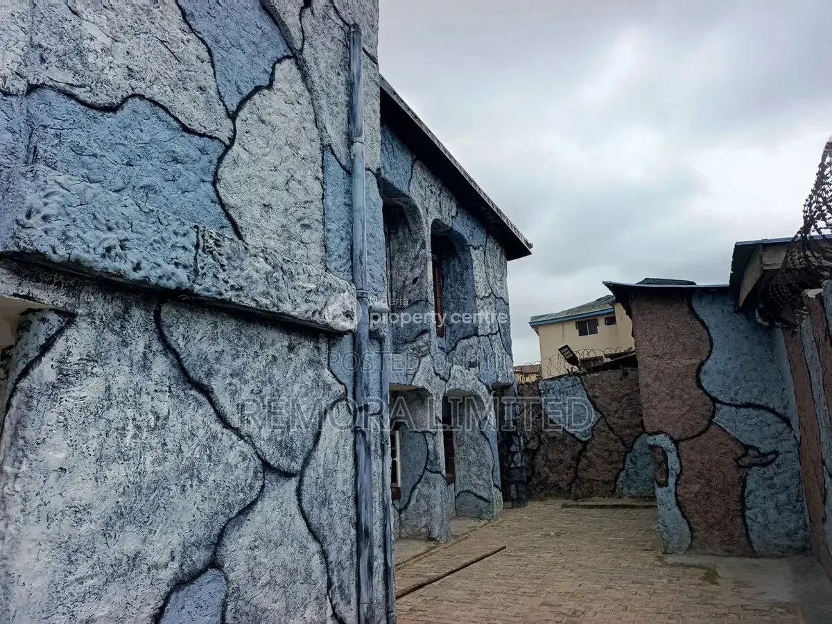 3bdrm Block of Flats in Omole Phase 1 for sale in Omole Phase 1