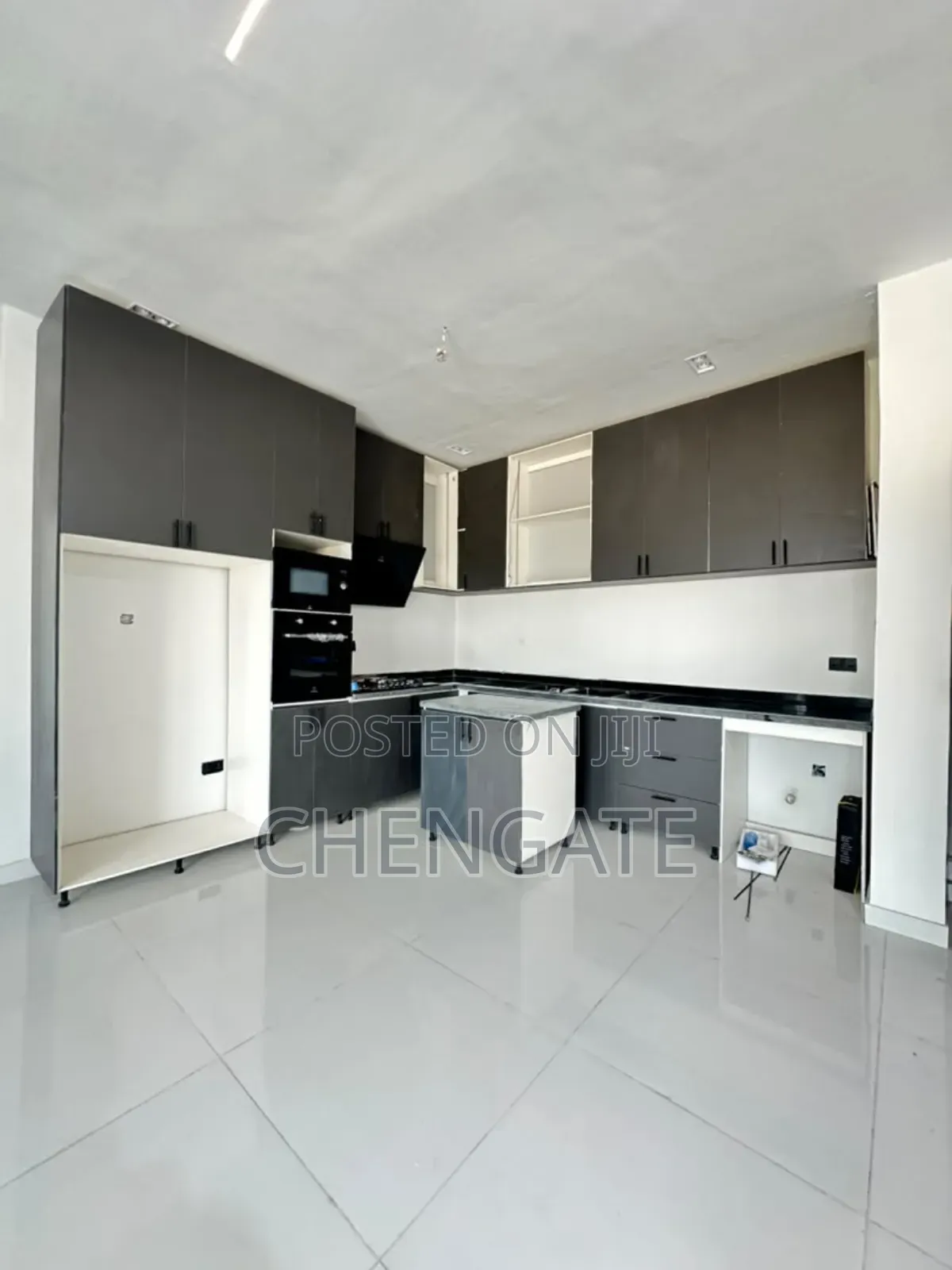 3bdrm Penthouse in Ikate for sale in Ikate