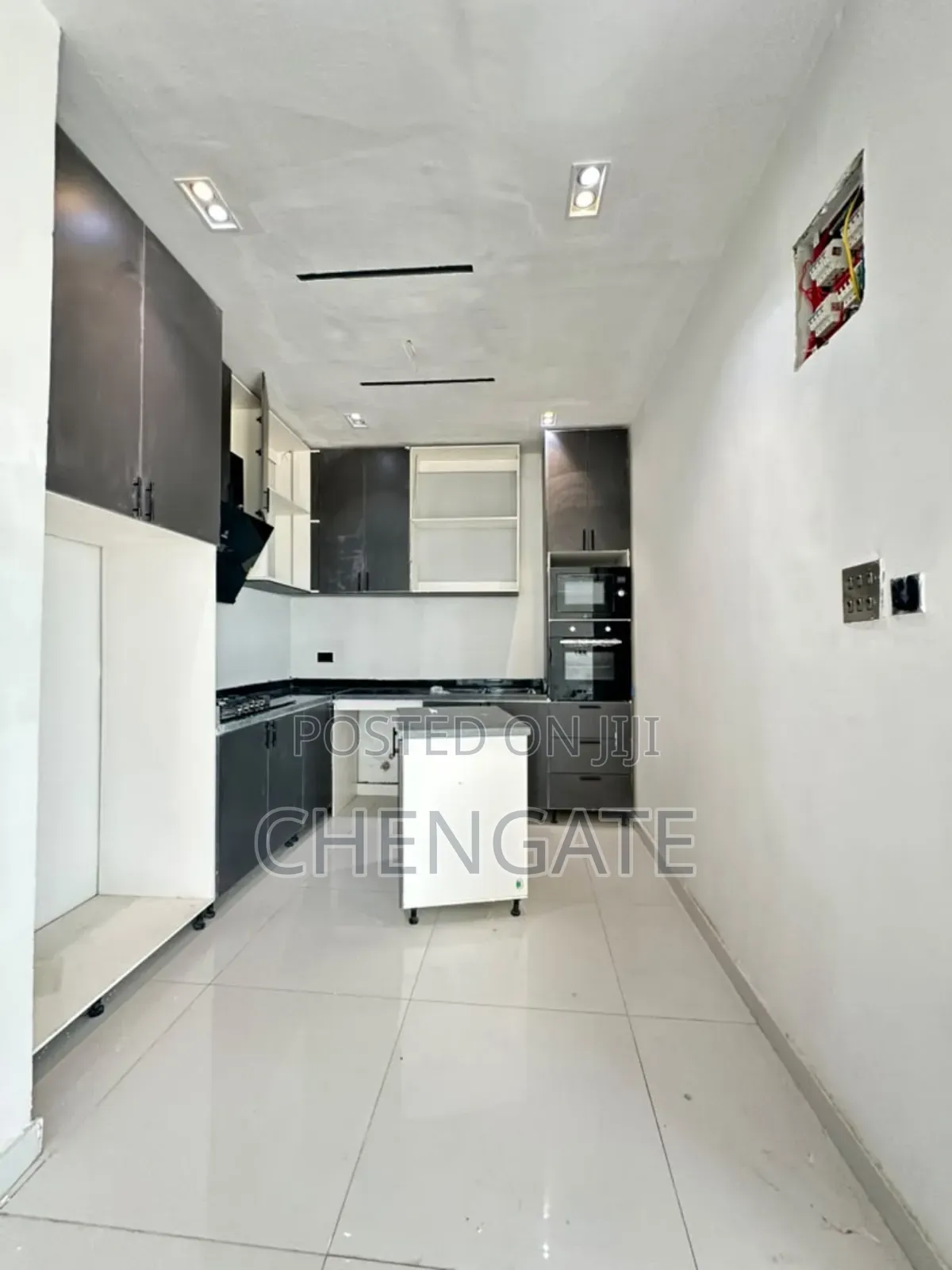 3bdrm Penthouse in Ikate for sale in Ikate