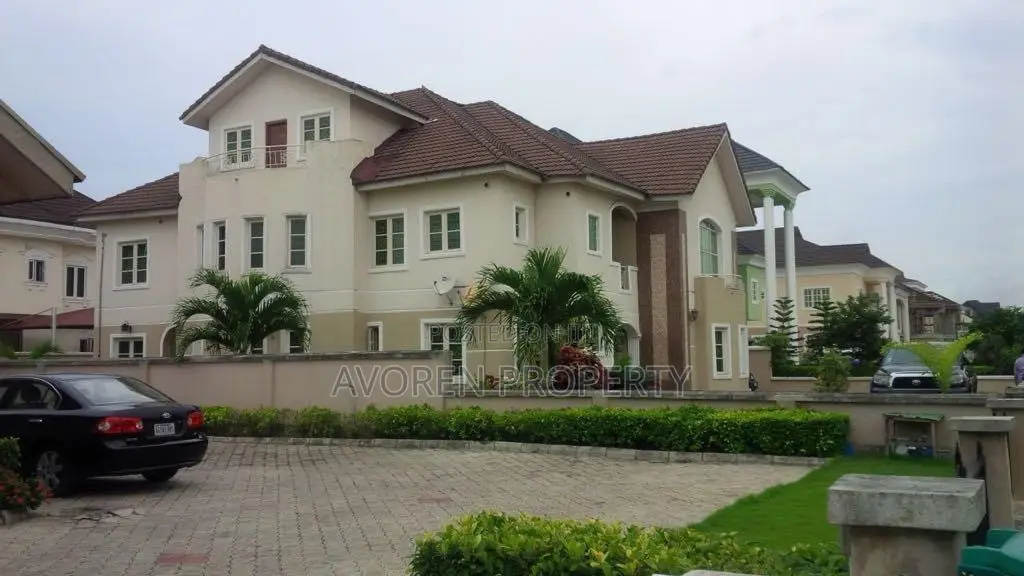 Furnished 5bdrm Apartment in Carlton Gate Estate, Chevron for sale in Chevron