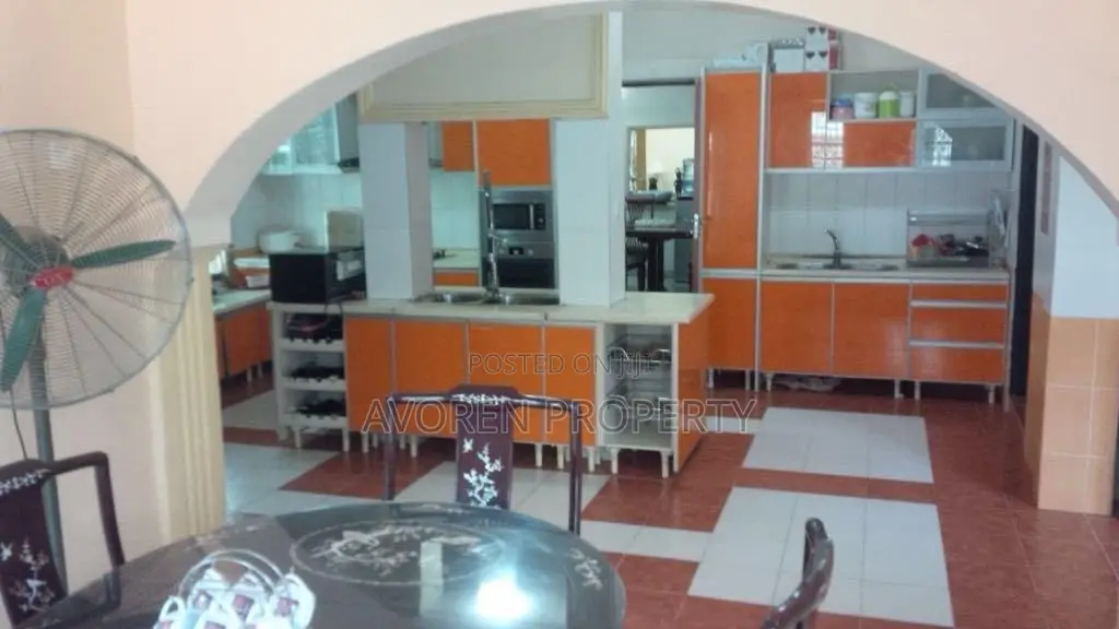 Furnished 5bdrm Apartment in Carlton Gate Estate, Chevron for sale in Chevron