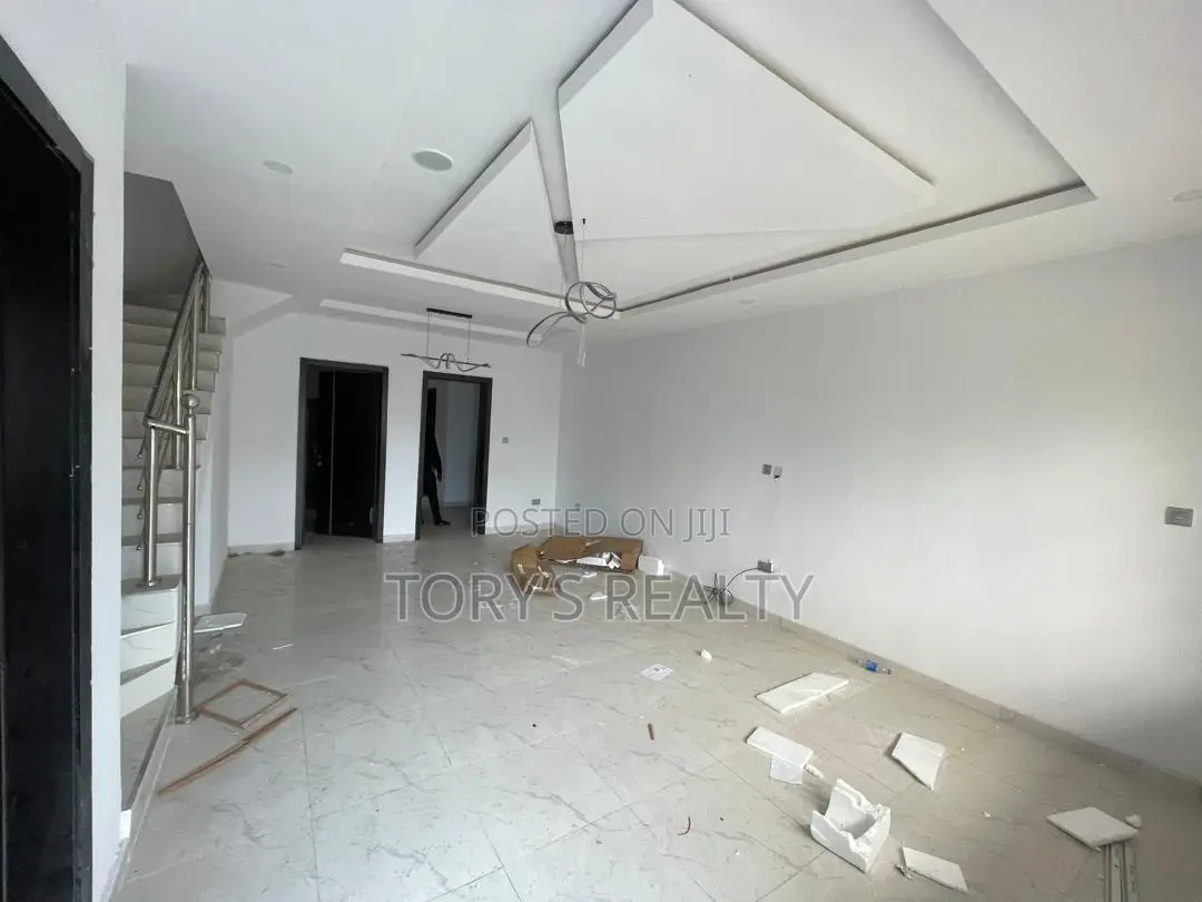 4bdrm Duplex in Lekki Phase 2 for rent in Lekki Phase 2