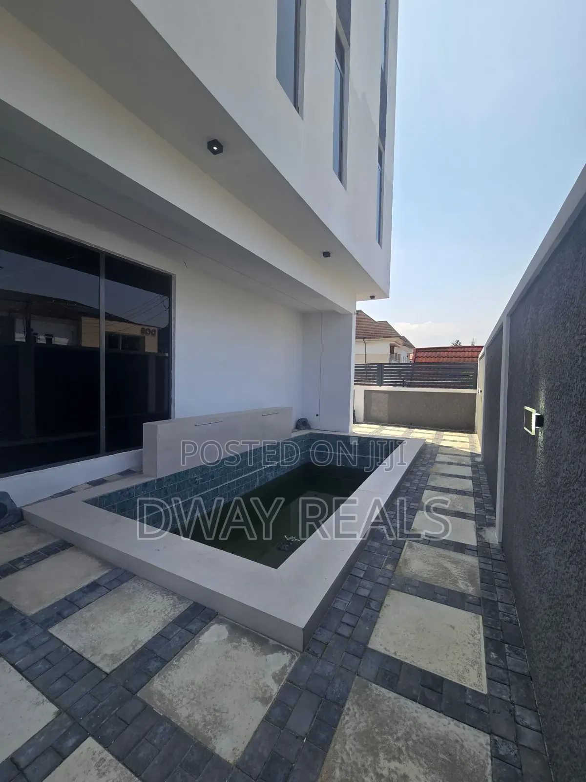 5bdrm Duplex in Lekki Phase 1 for sale in Lekki Phase 1