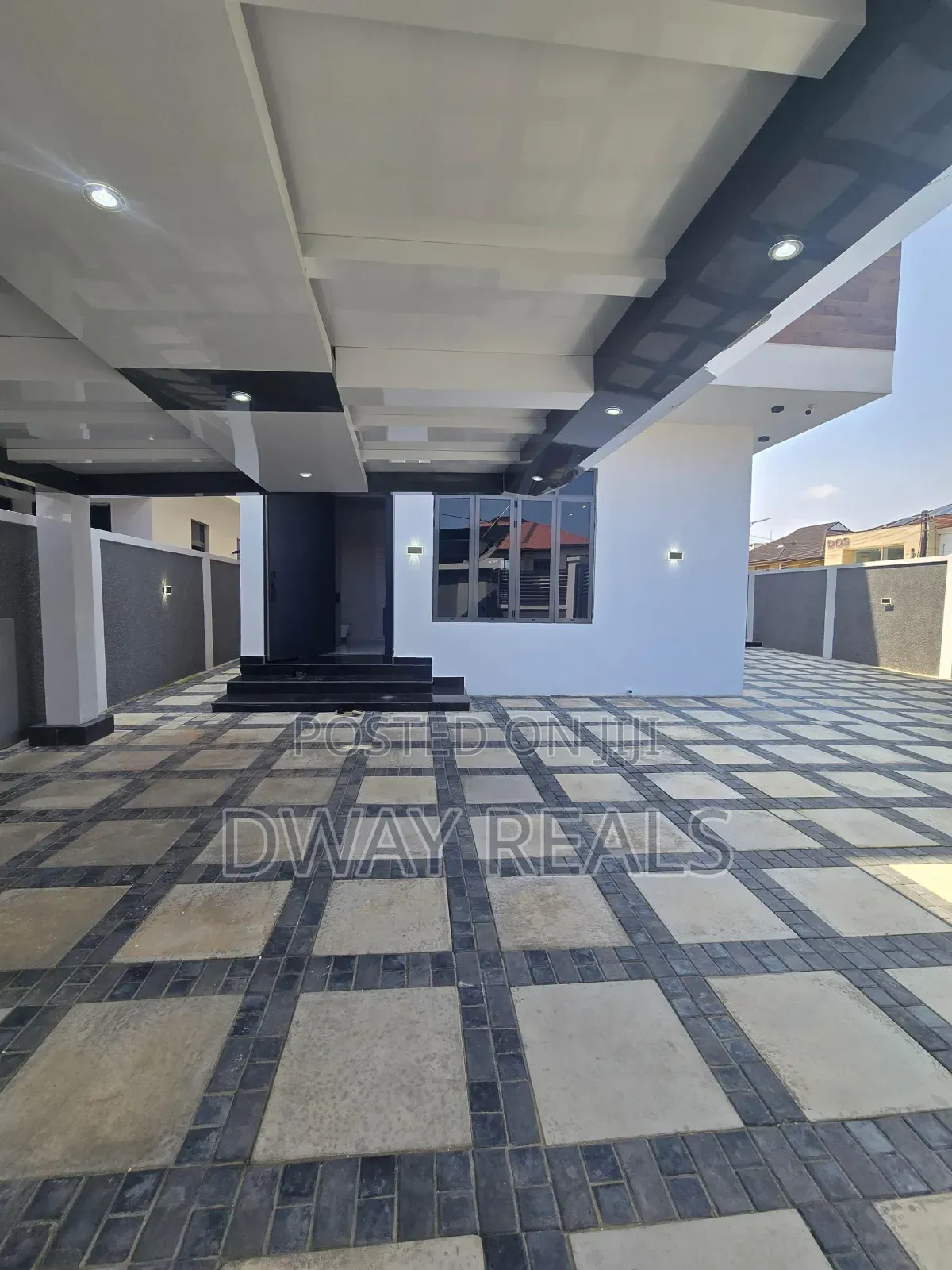 5bdrm Duplex in Lekki Phase 1 for sale in Lekki Phase 1