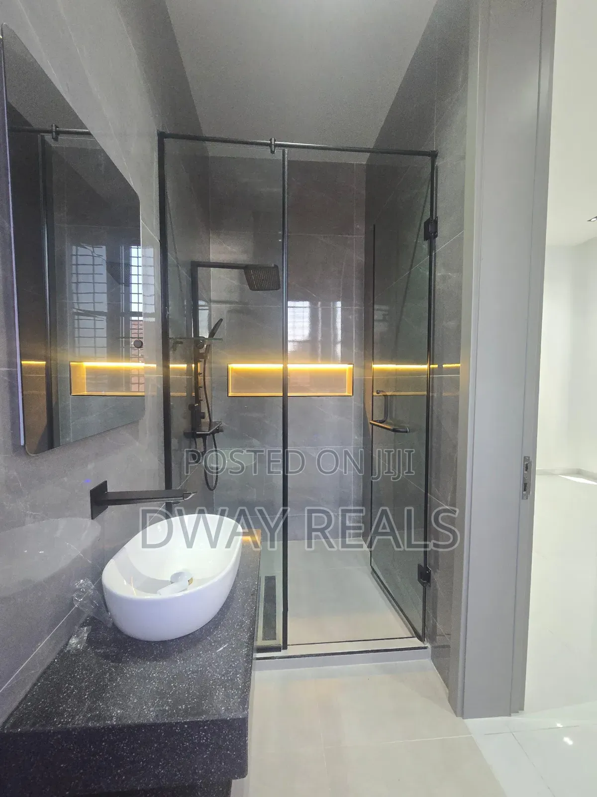 5bdrm Duplex in Lekki Phase 1 for sale in Lekki Phase 1