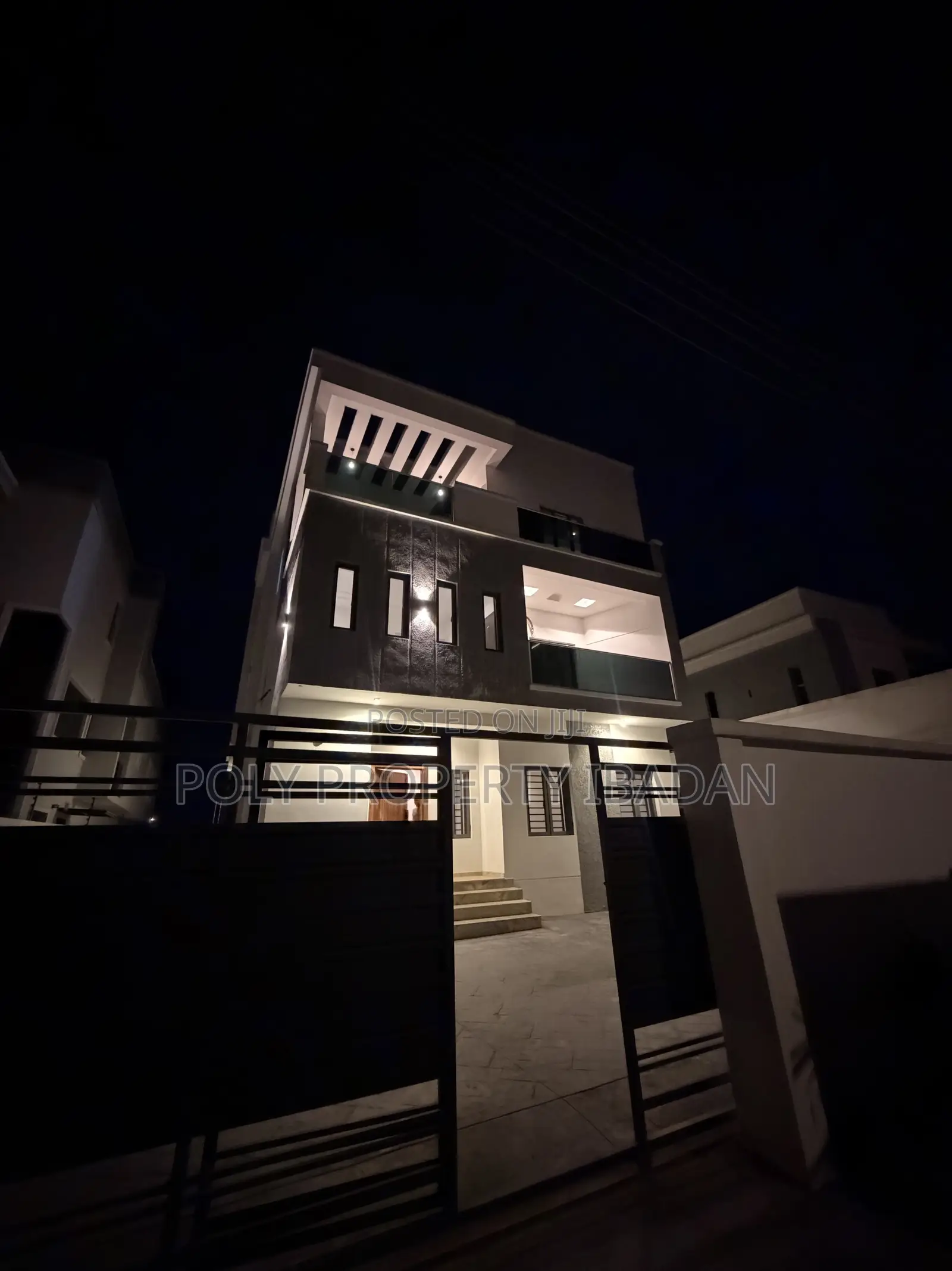 5bdrm Duplex in Kolapo Ishola Gra for sale in Akobo