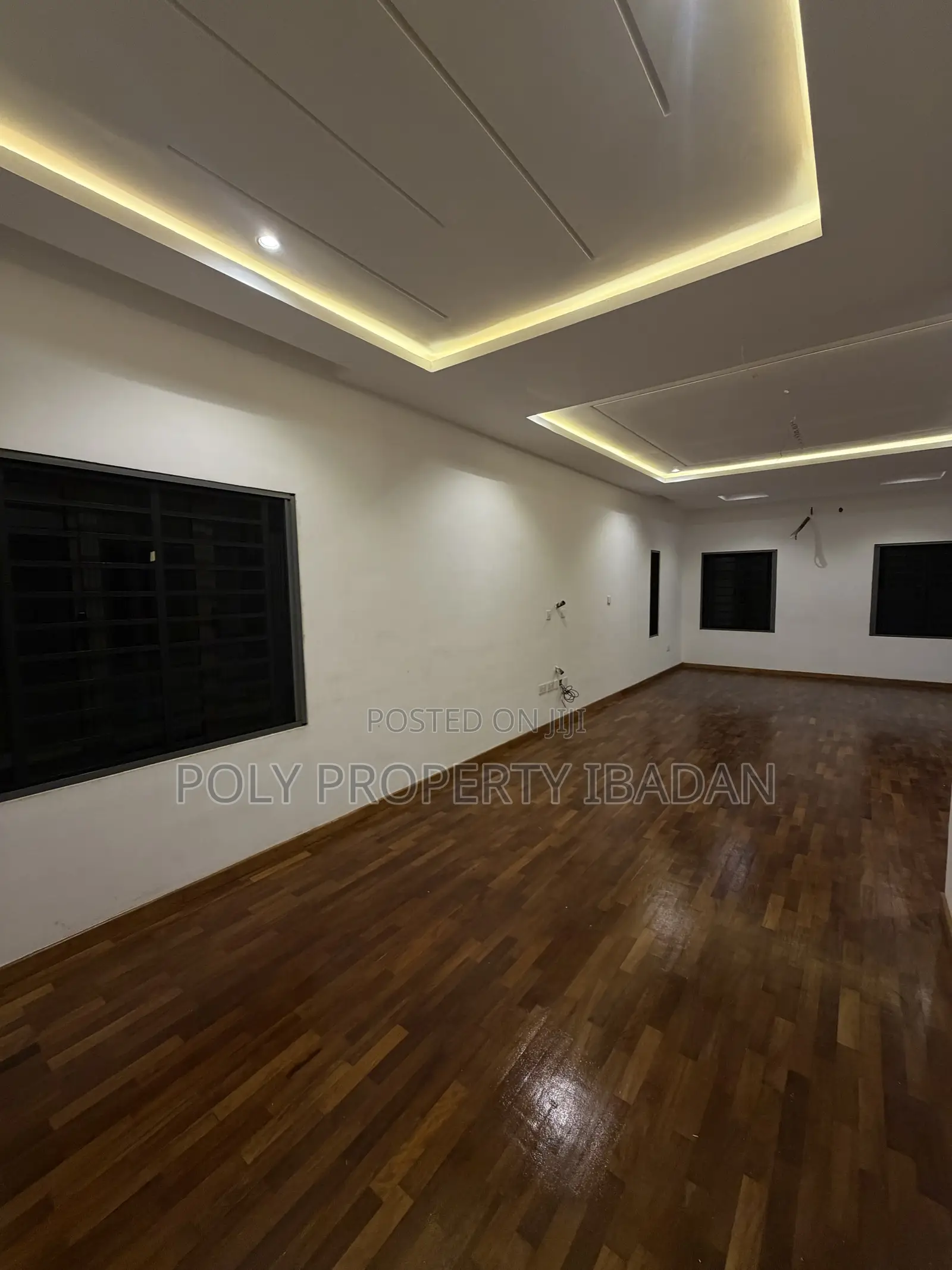 5bdrm Duplex in Kolapo Ishola Gra for sale in Akobo