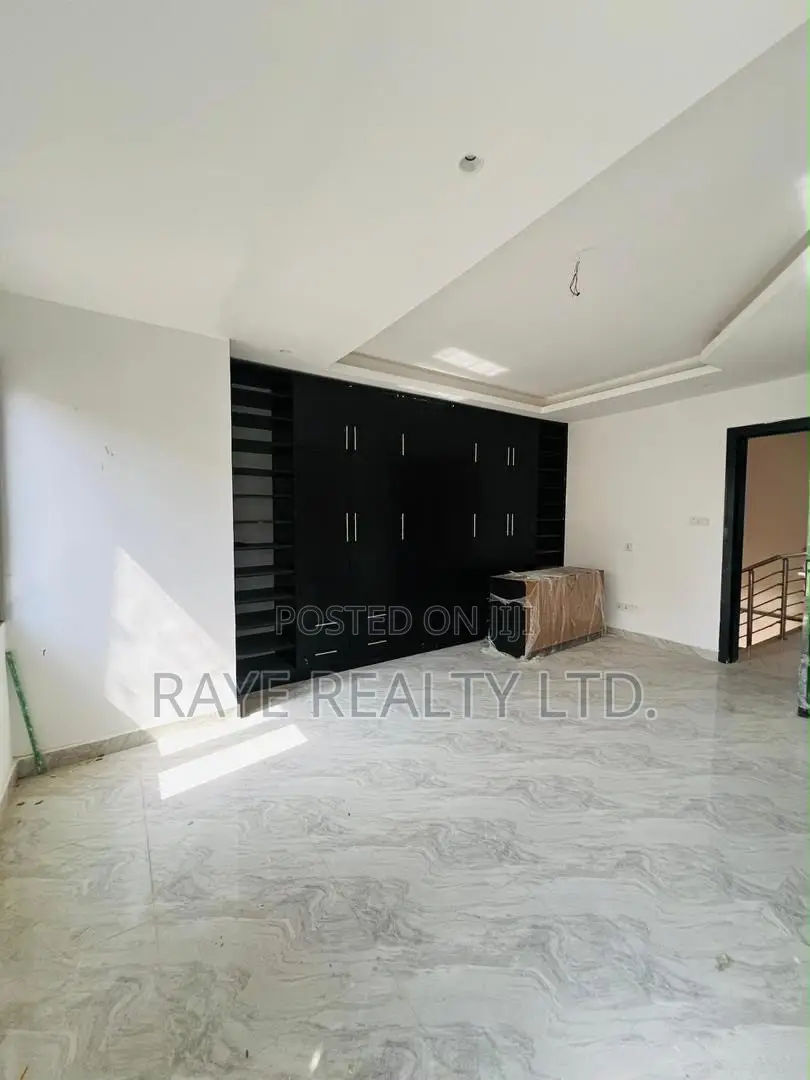 4bdrm Duplex in Adeniyi Jones for sale in Adeniyi Jones