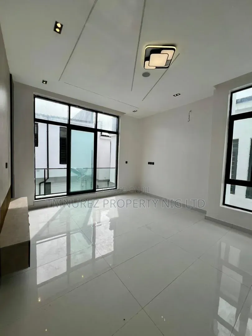 4bdrm Duplex in Ikota for sale in Ikota