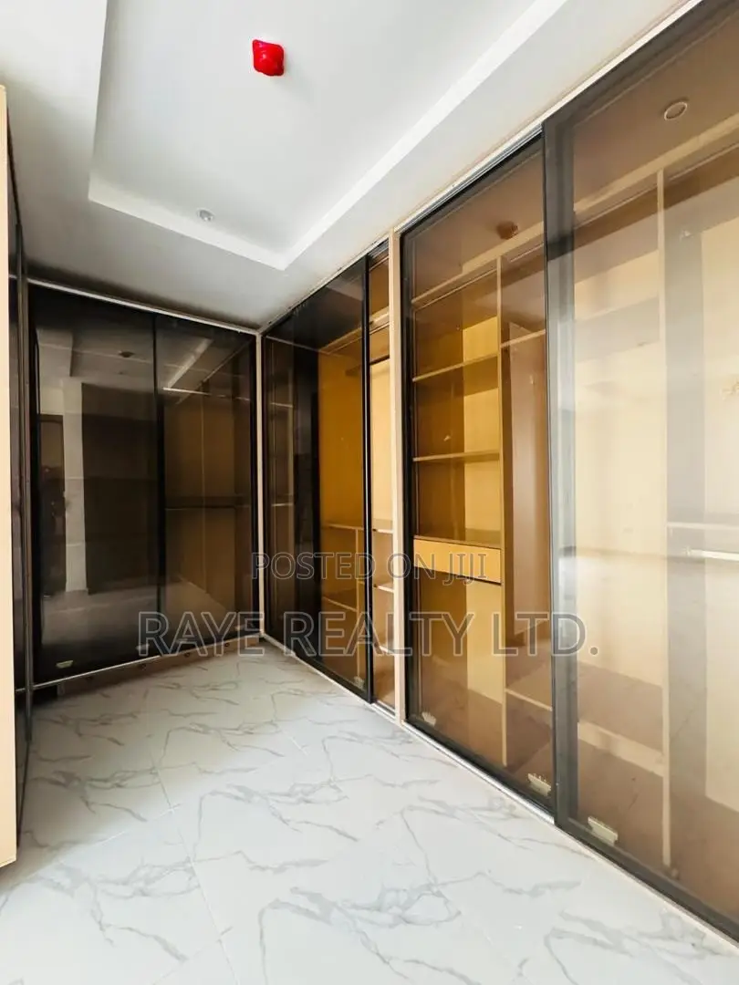 5bdrm Duplex in Omole Phase 1 for sale in Omole Phase 1