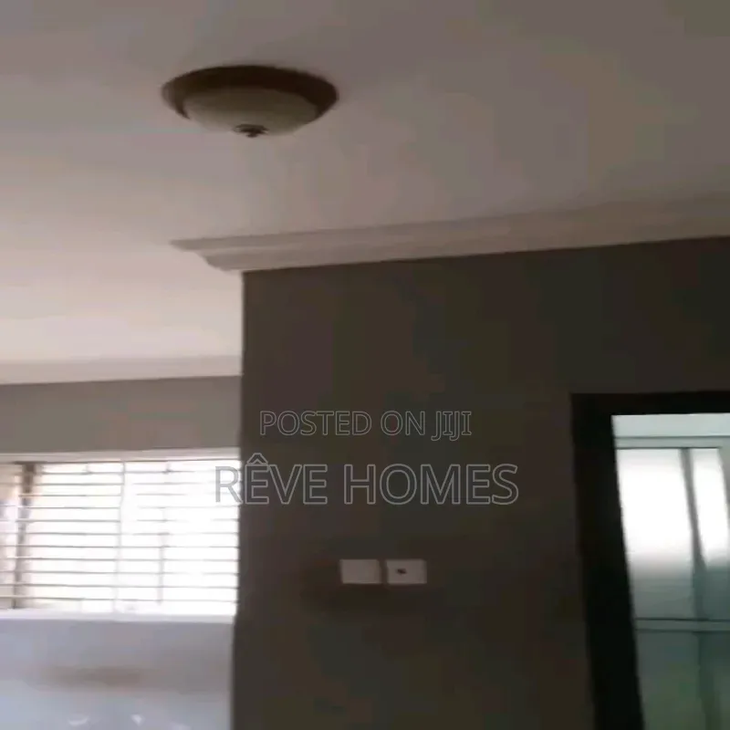 3bdrm Block of Flats in Soluyi for rent in Soluyi
