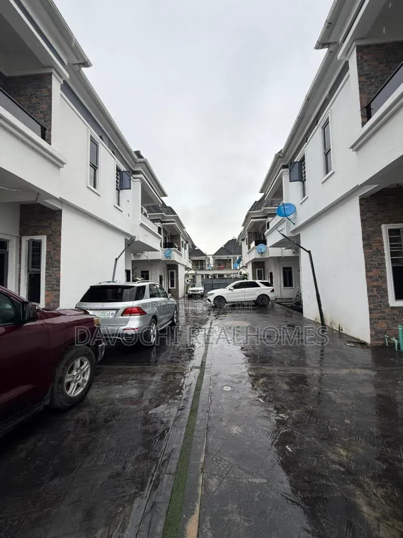Furnished 4bdrm Duplex in Ikota for rent in Ikota